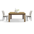 Tavolo allungabile Giunone in rovere, vista 3/4 con due sedie beige e vasi decorativi