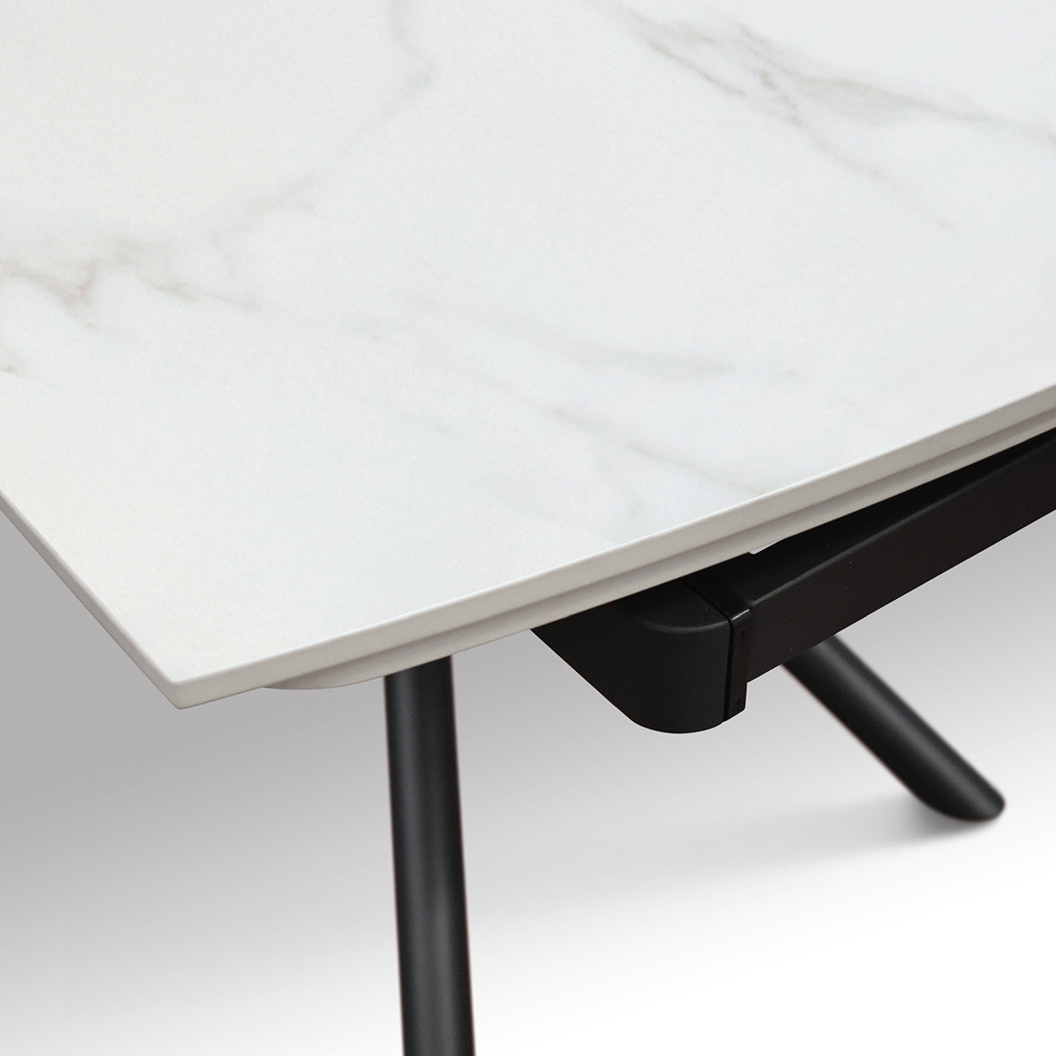 Vesper Extendable Table – White Ceramic and Black Metal
