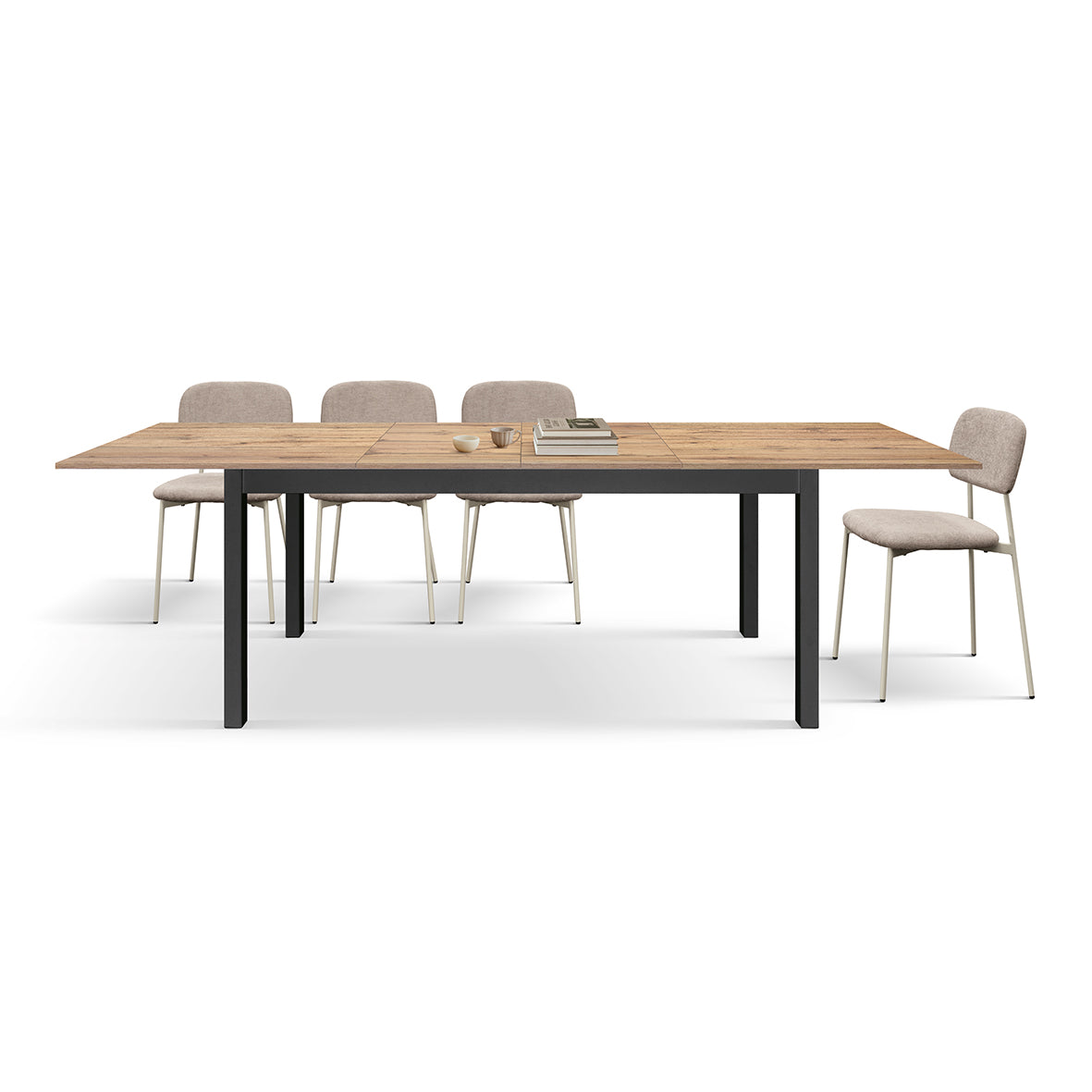 Tavolo allungabile Giulia ambientato in veranda luminosa con sedie beige