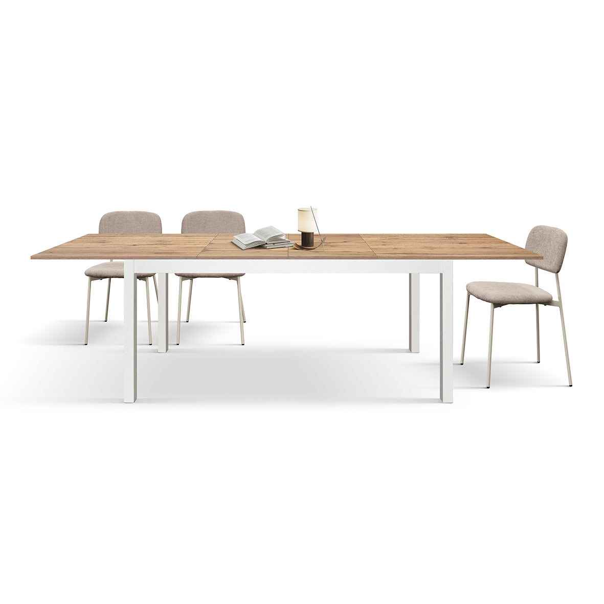 Tavolo Giulia base bianca, vista frontale con tre sedie beige
