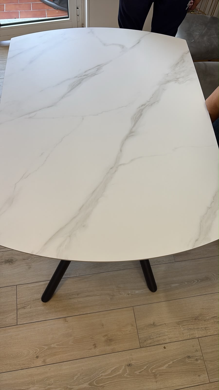 Ausziehbarer runder Tisch Lyra – Keramik Bianco Statuario und Schwarz