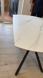 Ausziehbarer runder Tisch Lyra – Keramik Bianco Statuario und Schwarz