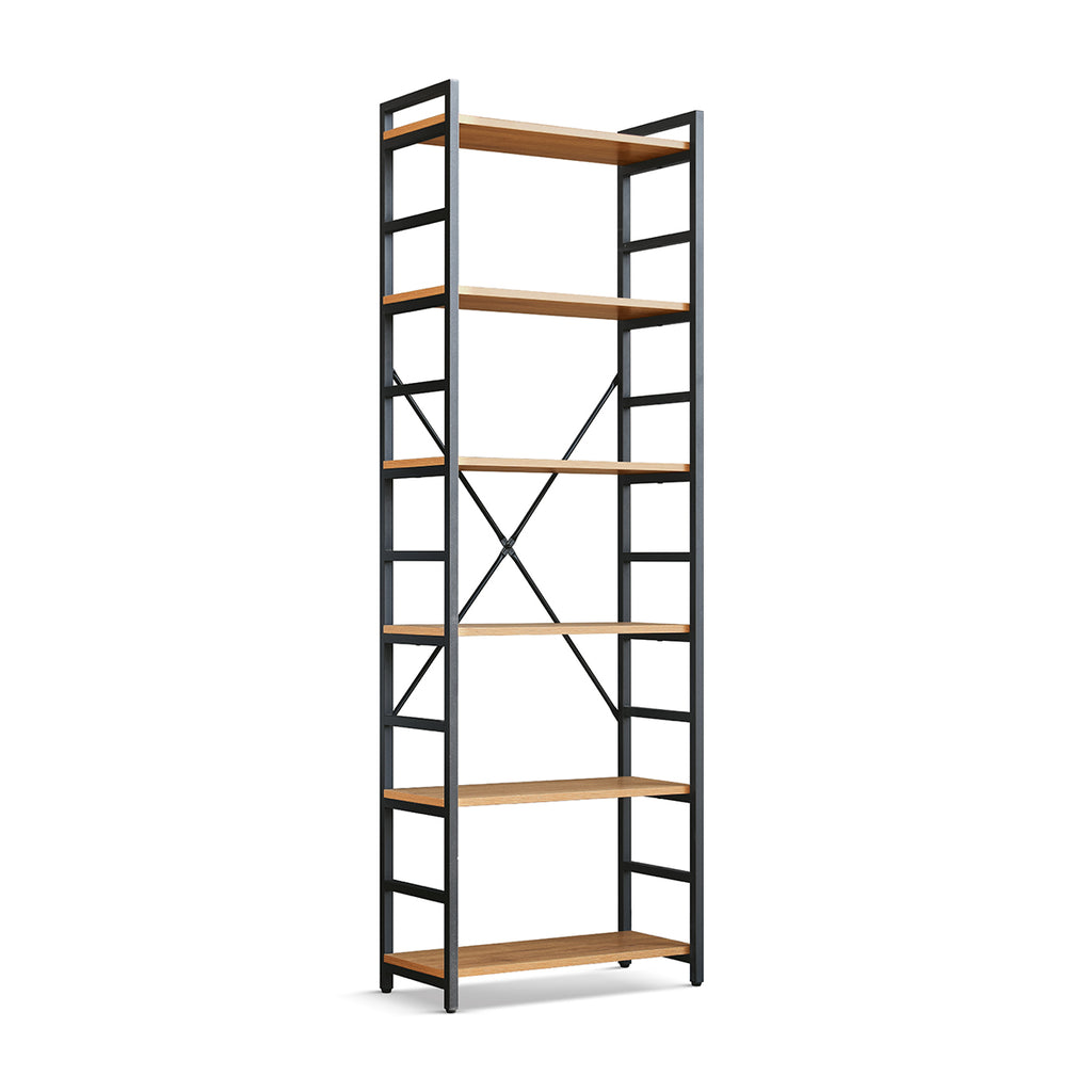 Libreria Atena a 6 ripiani, struttura in metallo nero e rovere arredata con libri e oggetti decorativi, vista di tre quarti