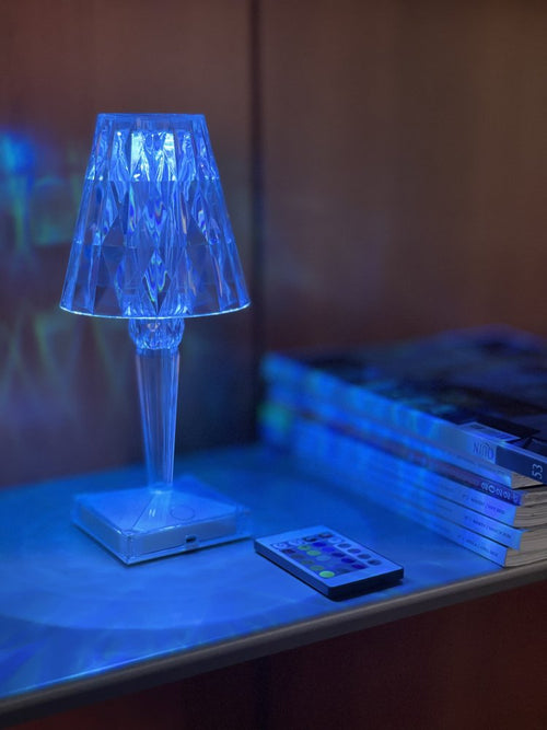 Lampada Diamond RGB in acrilico trasparente accesa blu, con telecomando