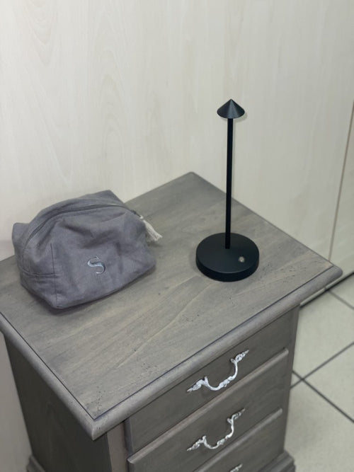 Lampada Spillo nera, base rotonda e punta a fiammifero